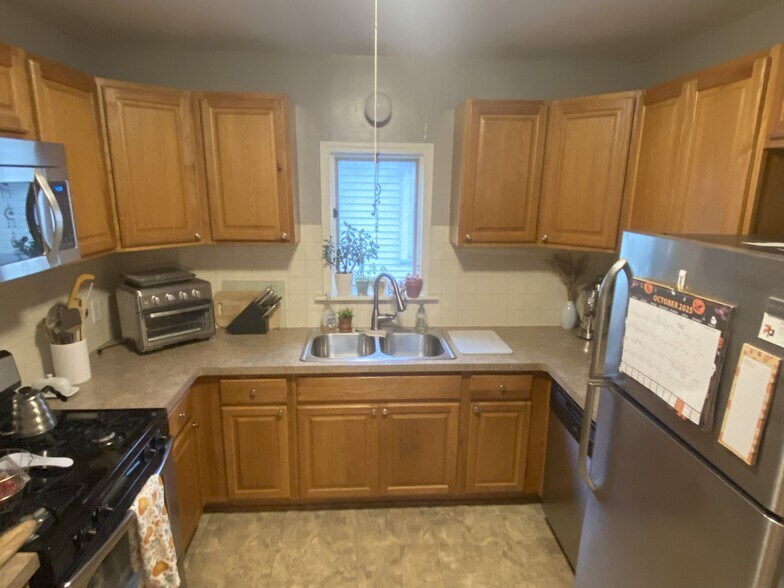 Primary Photo - 116 Taunton Pl