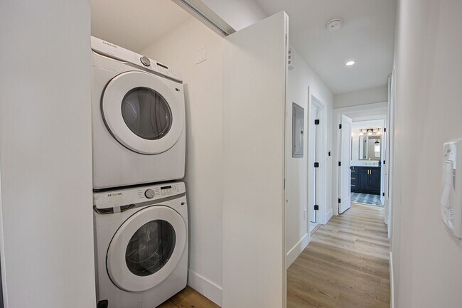 Building Photo - Luxury Living with Massive Private Yard in Downtown Burbank!