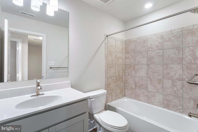 Building Photo - 214 MATILDA