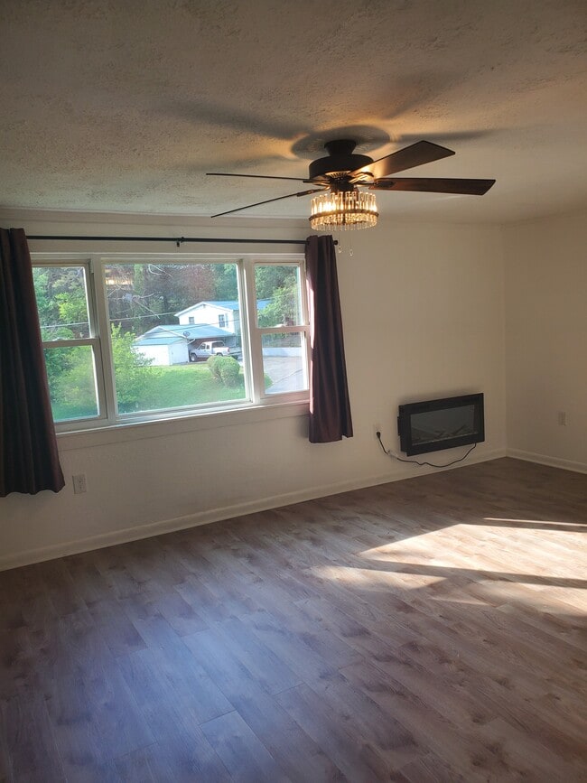 Building Photo - 914 Bayless St