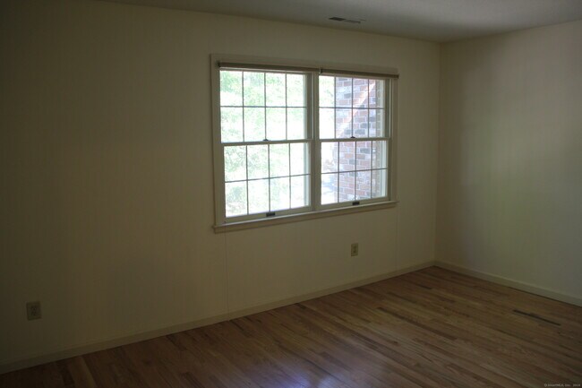 Building Photo - 45 Tunxis Village