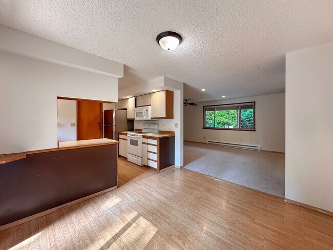 Building Photo - 3bd/1ba Redmond Home