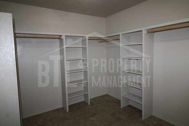 Building Photo - Beautiful Duplex in Kimberling City!