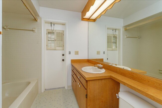 Building Photo - 1192 Lady Susan Dr