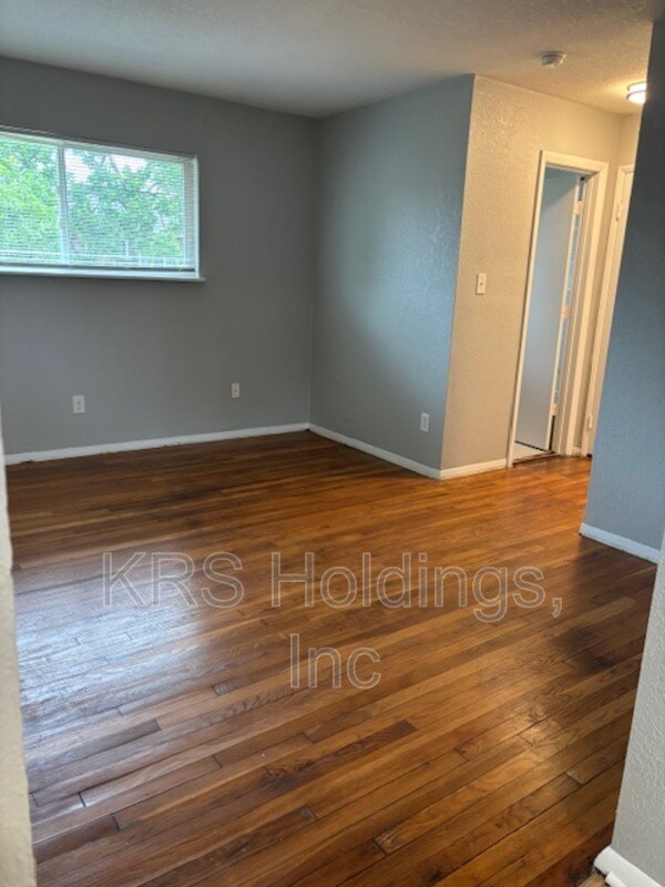 Building Photo - 4203
