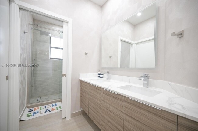 Building Photo - 8842 NW 161st Terrace