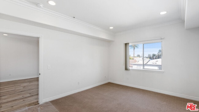 Building Photo - 3328 Oakhurst Ave