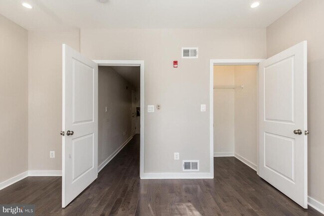 Building Photo - 237 S 45th St