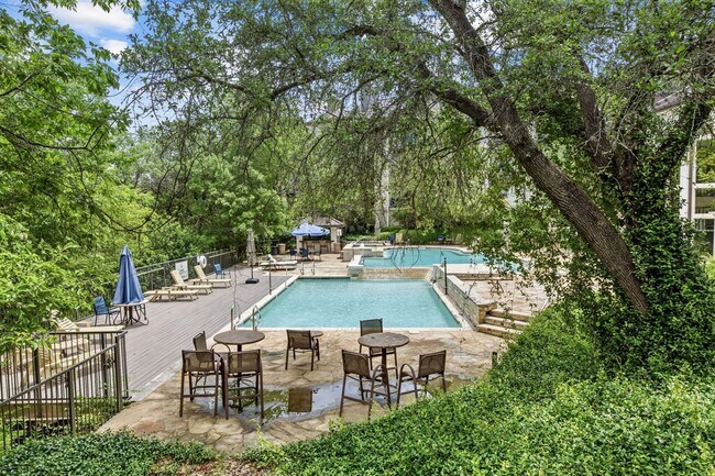 Building Photo - Amazing 1 bedroom, 1 bathroom Condo in Montevista!