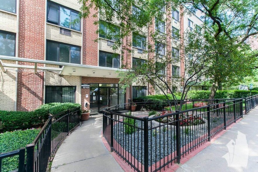Primary Photo - 540 W Roscoe St