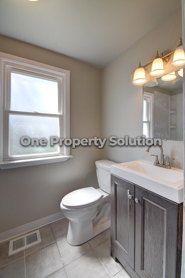 Building Photo - 1228 Aetna St