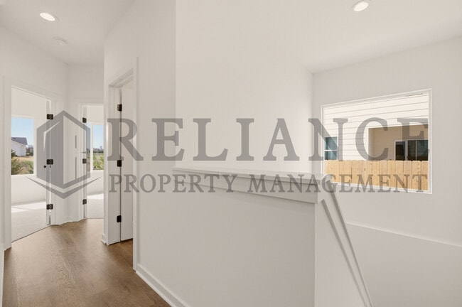 Building Photo - 5249 N Pinecrest Ct