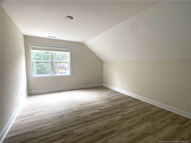 Building Photo - 2421 Colgate Dr