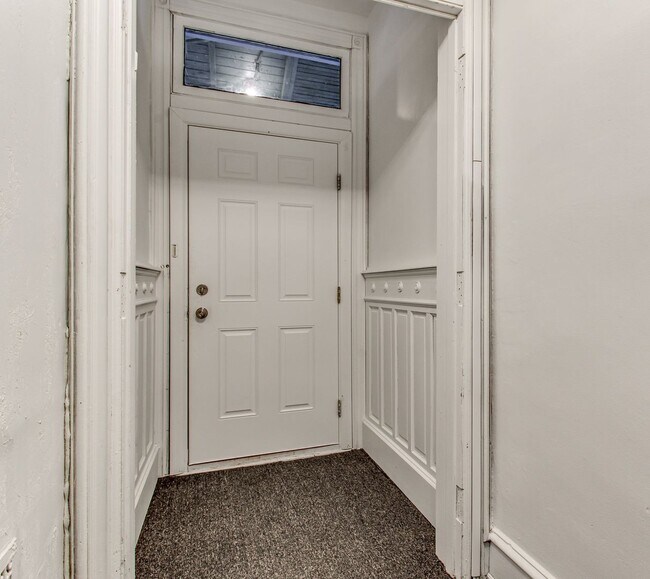Building Photo - Updated 4 Bed, 2 Bath in Oakland - Close t...