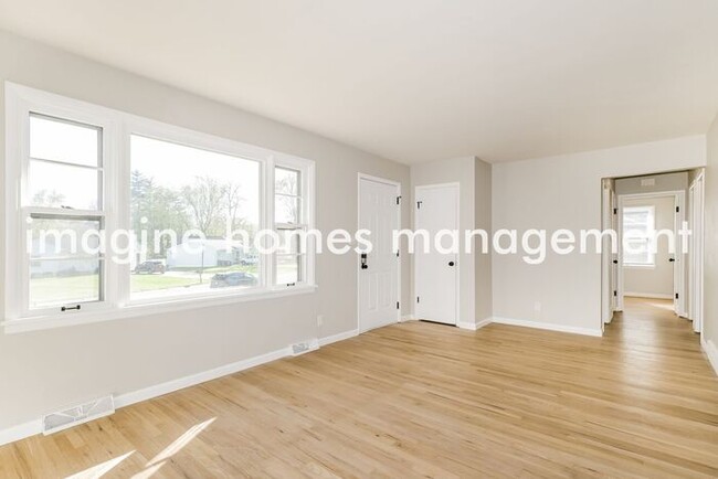 Building Photo - 307 Essen Ln