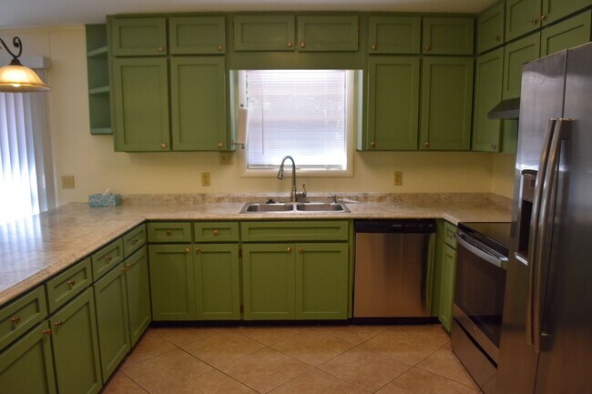 Building Photo - Three Bedroom Two Bath outside Eglin Gates