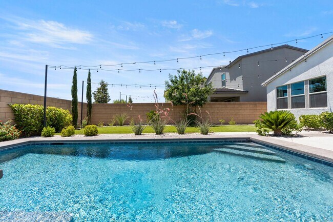 Building Photo - Skye Canyon Pool Home with First-Floor Primary Suite