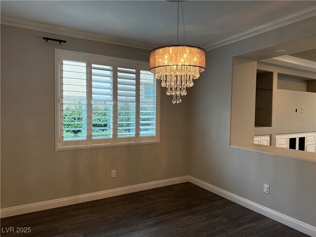 Building Photo - 304 Rezzo St