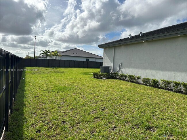 Building Photo - 29071 Ave
