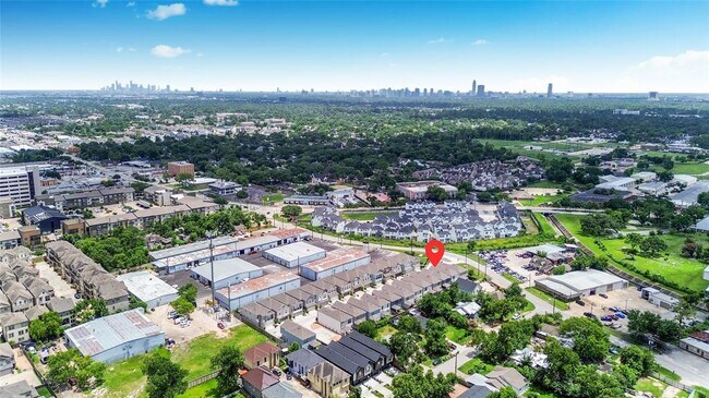 Building Photo - 1707 Summerlyn Ter Dr