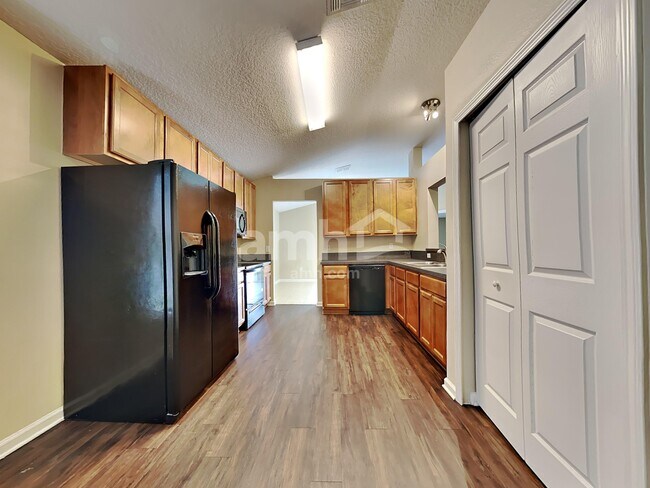 Building Photo - 81 Marisco Way