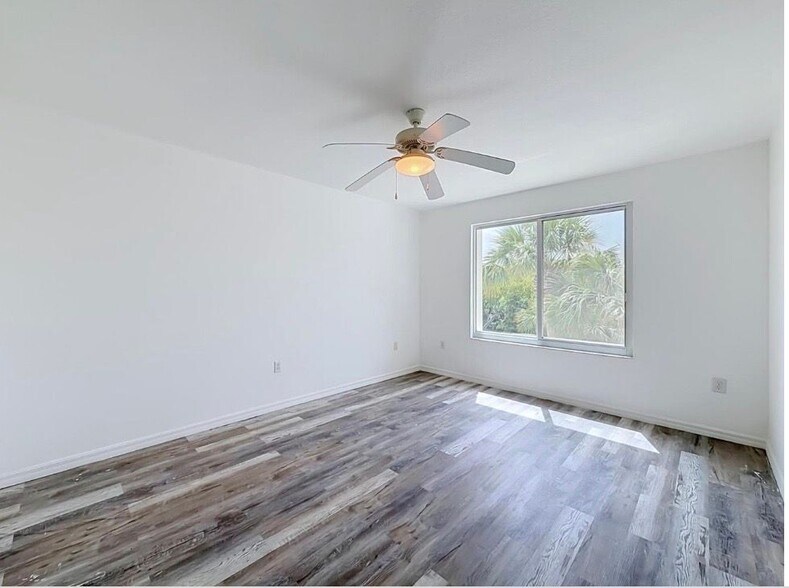 Building Photo - 1119 Villa Cir