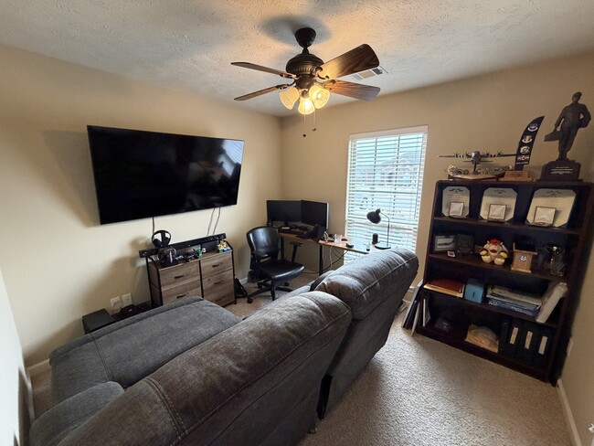 Building Photo - 2418 Canterbury Ln