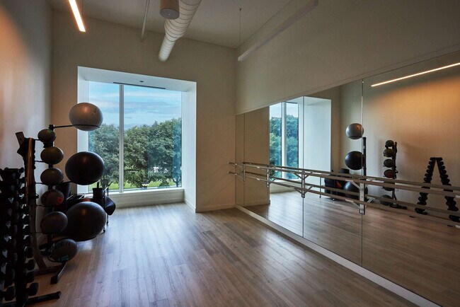 Building Photo - 1000 S Michigan Ave