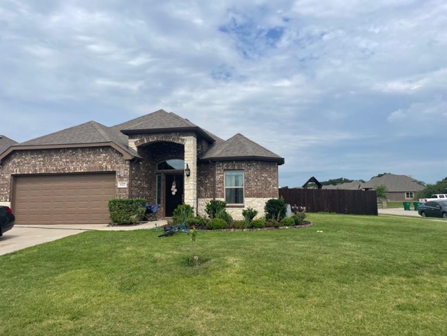 Building Photo - 632 Redwood Dr