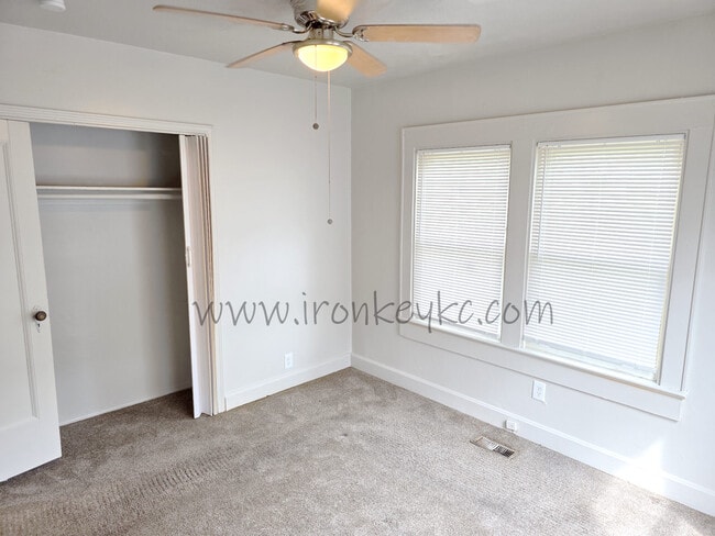 Building Photo - 2100 E 58th St