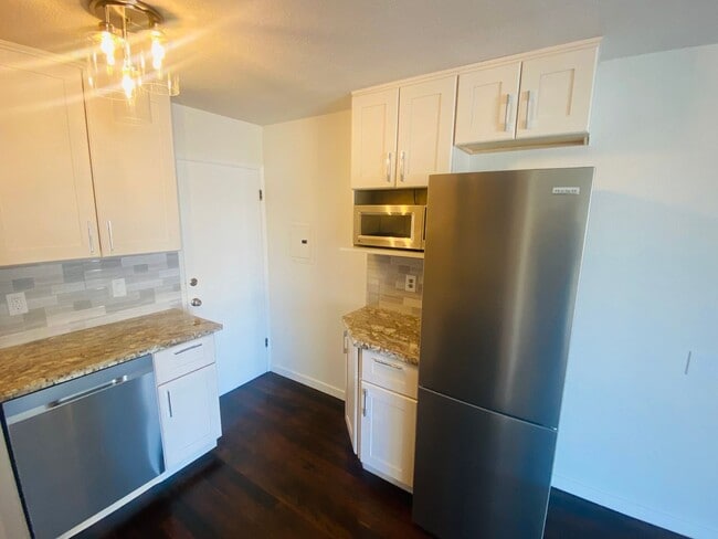 Building Photo - EPIC REA, INC.- Beautiful Noe Valley Remod...