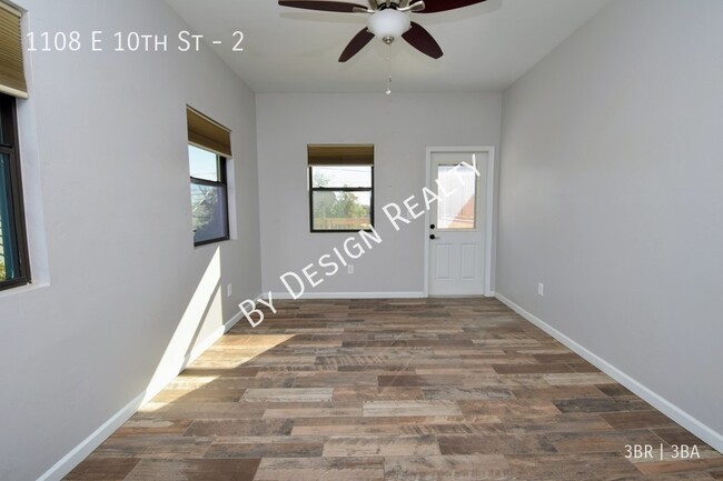 Building Photo - Modern 3 Bed 3 Bath - Less than 1 Mile to ...