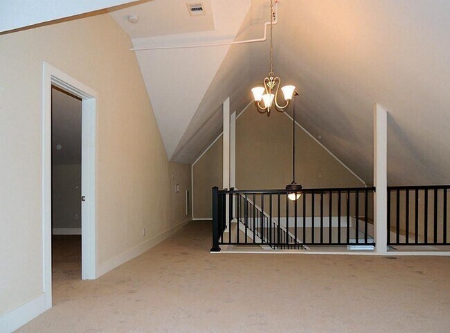 Building Photo - 2423 Woodhead St