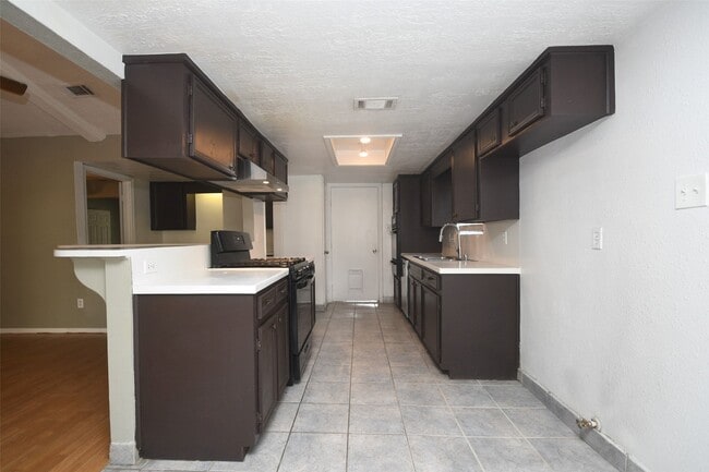 Building Photo - 510 Chambly Dr