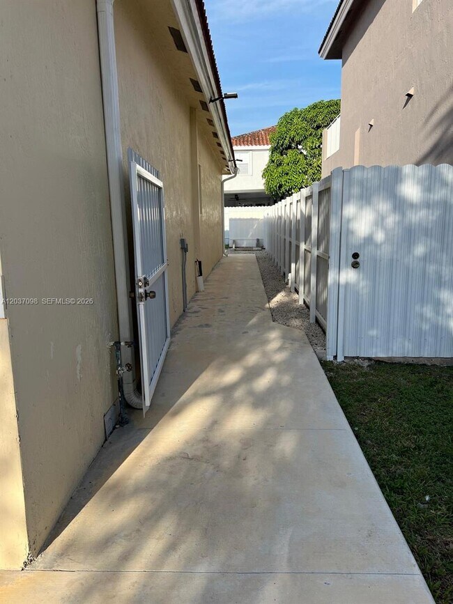 Building Photo - 6101 SW 159th Ct