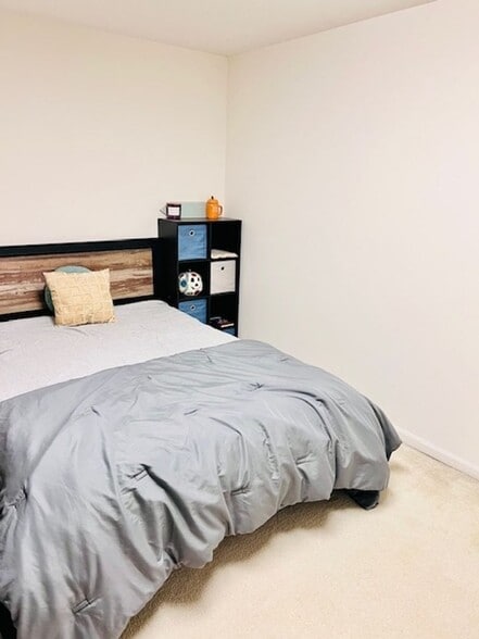 Building Photo - 1919 Cloverdale Way