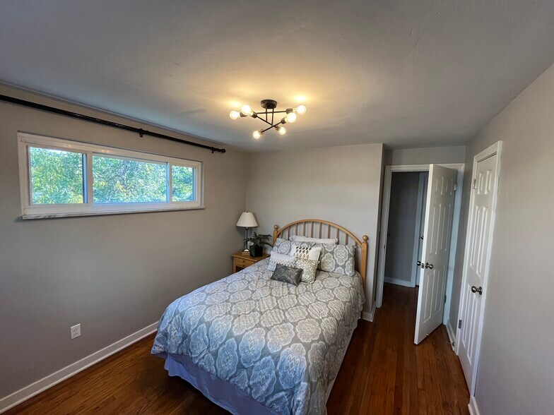 Building Photo - 1145 Greenfield Ave