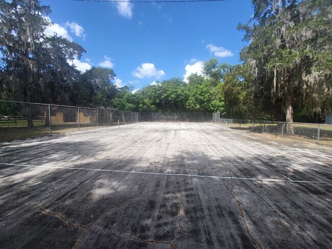 Building Photo - Little Lake Weir Waterfront FENCED 3BR/2BA on 6 Acres with Horse Barn, Private Boat Ramp & Dock