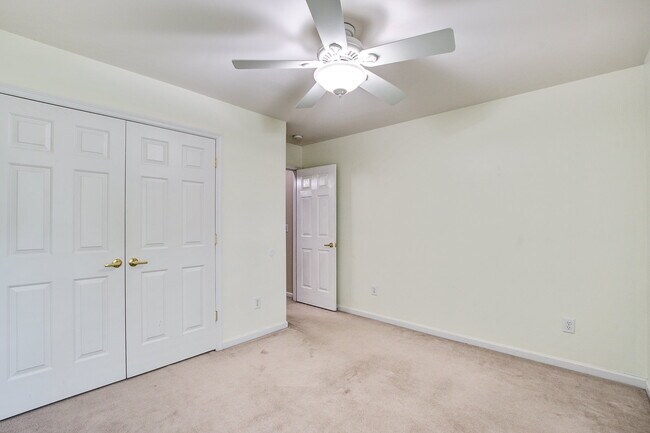 Building Photo - 5421 Red Tip Ln