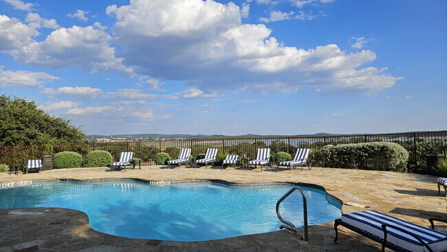 Building Photo - Spacious 4-Bed Oasis at this Canyon Lake Gem!