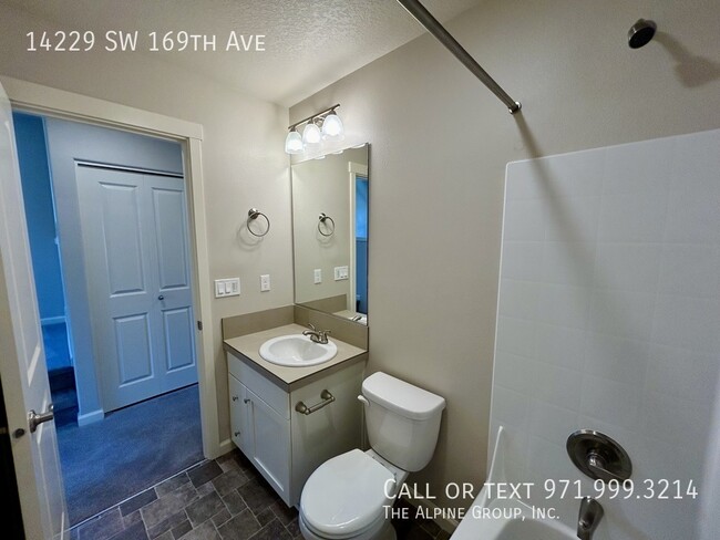 Building Photo - 14229 SW 169th Ave