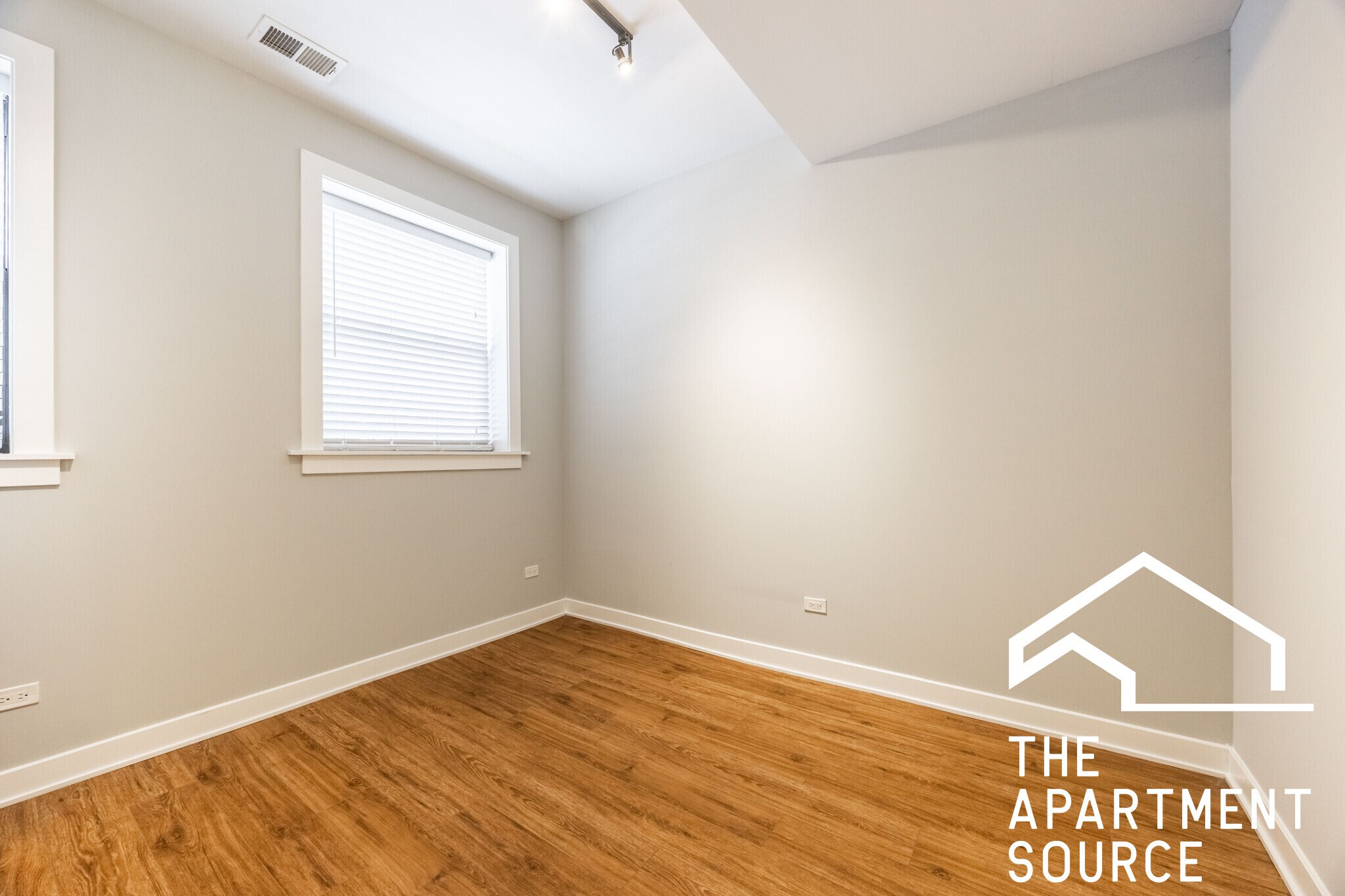 Building Photo - 4628 N Leavitt St