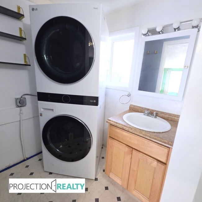 Building Photo - 4838 NE 99th Ave