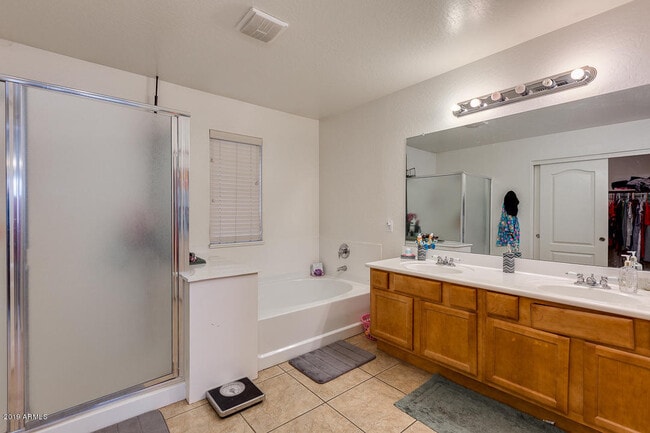 Building Photo - Charming 5 Bed 3 Bath Tolleson Home with Solar!!