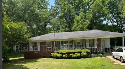 Building Photo - 924 N Martinwood Dr
