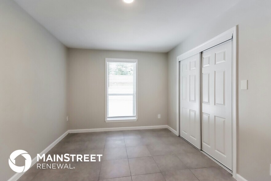 Building Photo - 24518 Pine Canyon Dr
