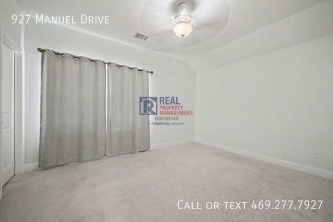 Building Photo - 927 Manuel Dr