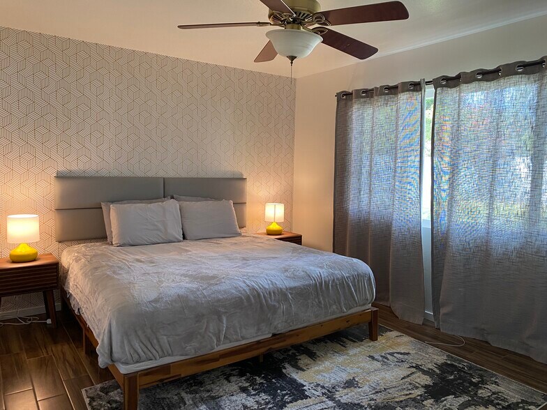 Primary bedroom - 2872 E Ventura Rd