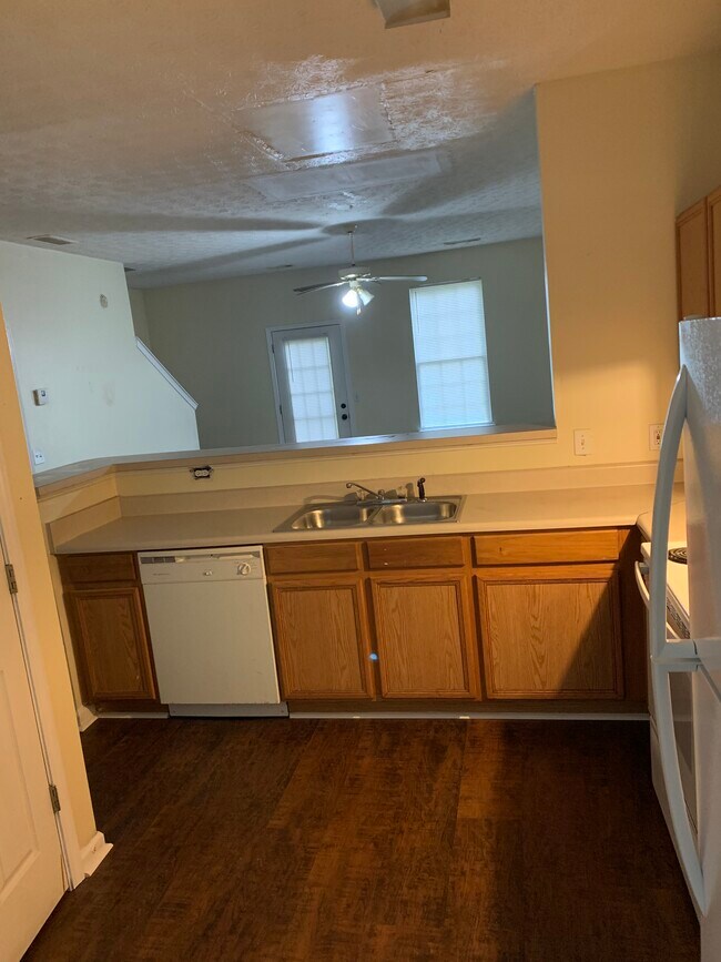Kitchen - 6115 Camden Forrest Dr