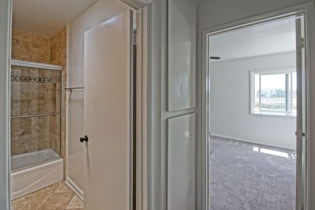 Building Photo - Bright & Spacious, 4BR3BA Home in the Private, Gated Community w/ 2 Pools, Clubhouse, Playground ...